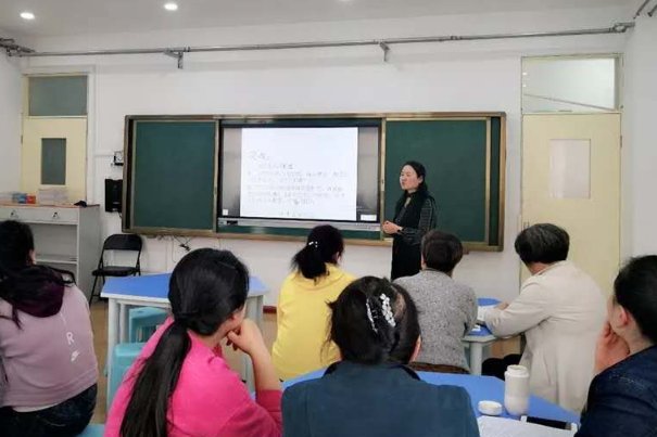 26位老师轮流给1名学生上2年课,你印象最深刻的老师是谁?