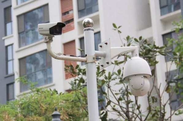 自己家里装了摄像头，对着邻居家的门好吗？