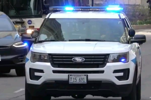 芝加哥两警车相撞,这背后的隐情是什么?
