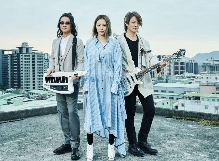 飞儿乐队换主唱原因是？