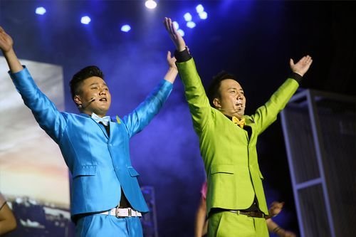 有一首歌是写父母的有一句是时光时光你慢些吧，我的父母都。。了，是什么歌啊