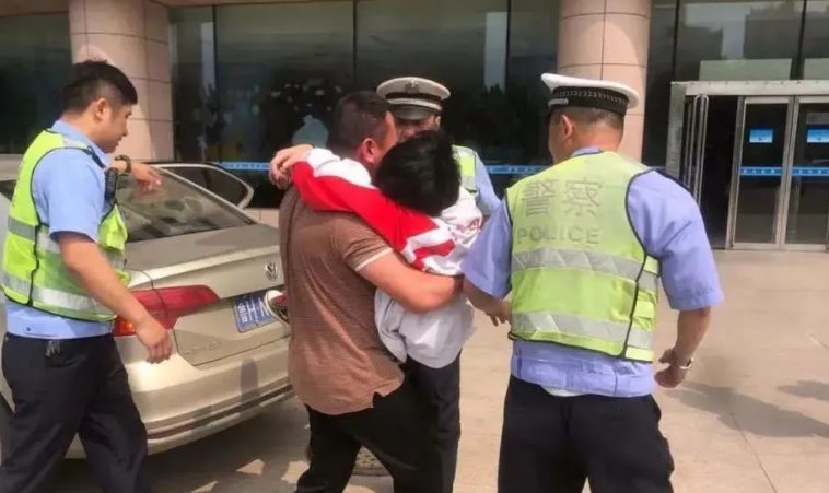 警方通报山东一学院学生晕倒死亡，该名学生在生前有何异常情况？