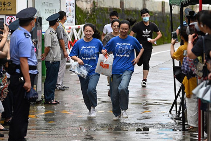 《大考》的背景是哪里？