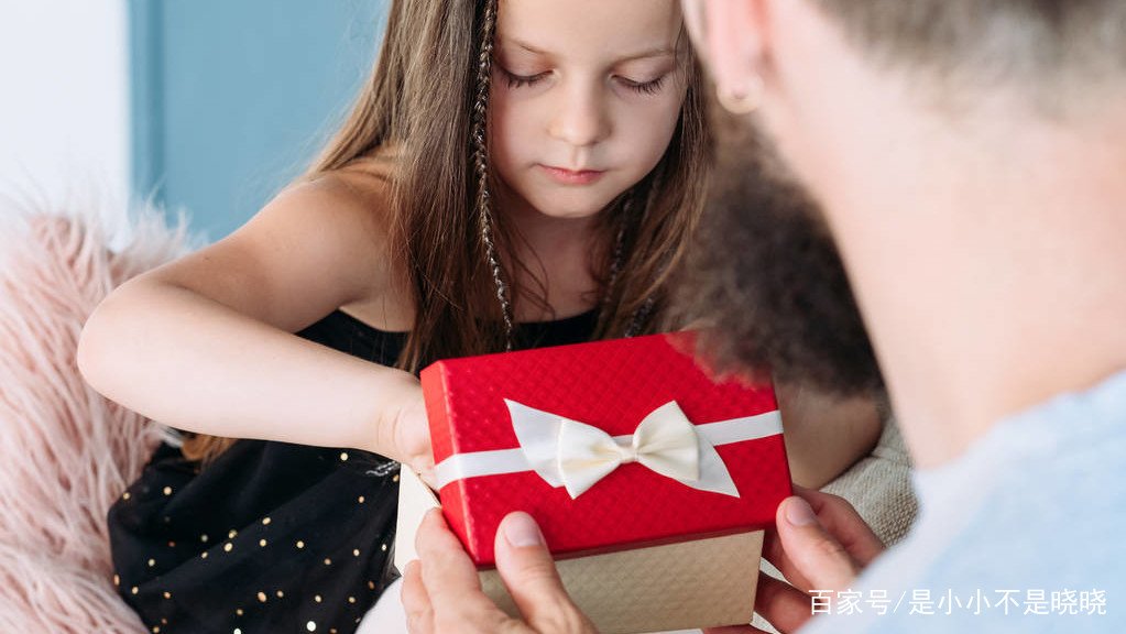 家长每次孩子考试好进行奖励，这种办法可行吗？