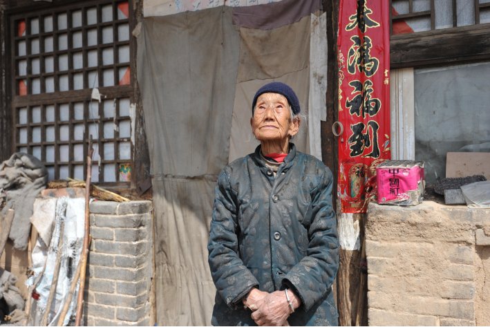 单人旁一个百读什么