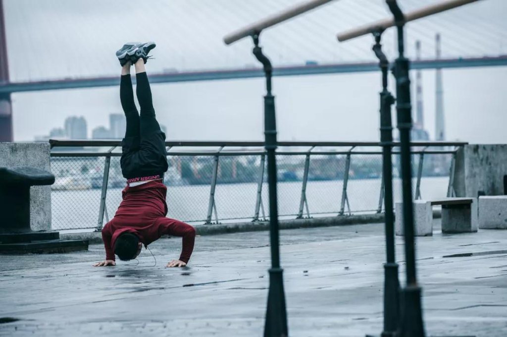 为何秋冬季节容易emo？