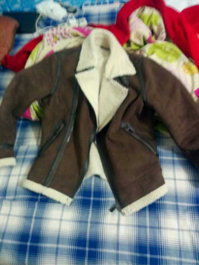 谁知道林志颖在《爸爸去哪儿》20131122期中穿的翻毛夹克是什么牌子的吗？货号多少？