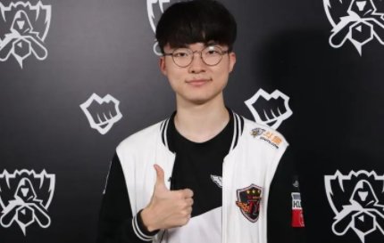 edgjunjia有身份证吗