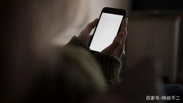 没想到他竟然偷看你的手机和QQ，你该怎么办？