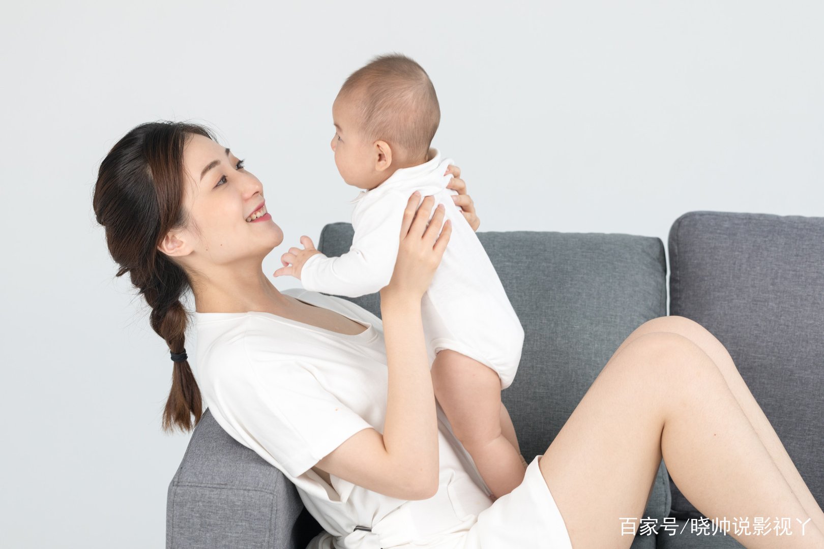 8个月宝宝总扶着墙站起来，这么做会不会影响腿部发育 ？