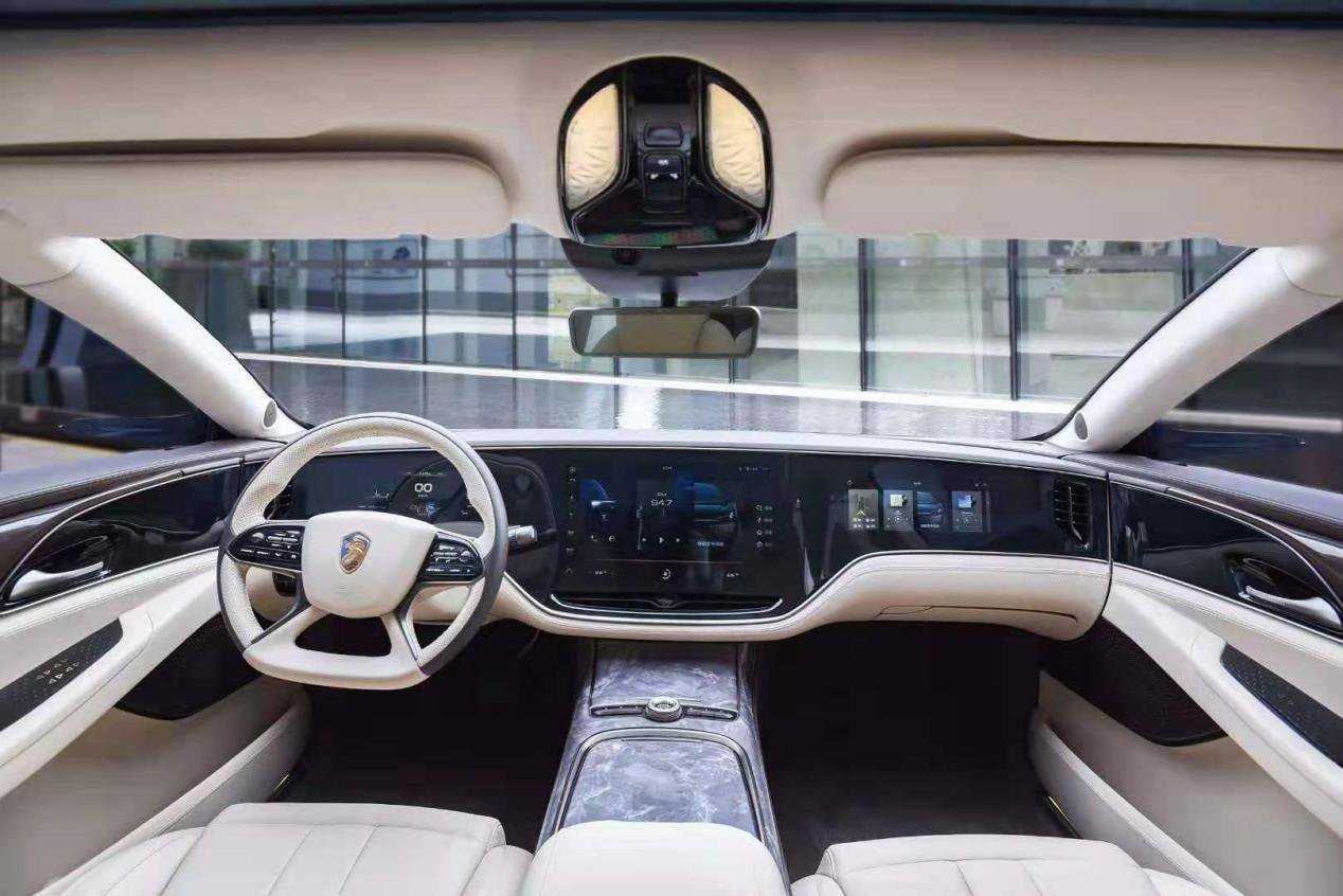 内饰豪华感直逼7系、S级，这台恒驰1你猜得多少钱？