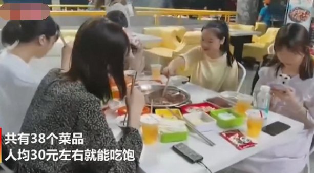 四川一高校食堂开火锅窗口是怎么回事？