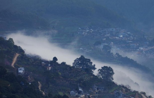 男子杀女友逃匿，藏深山长达16年，深山隐居没人管吗？