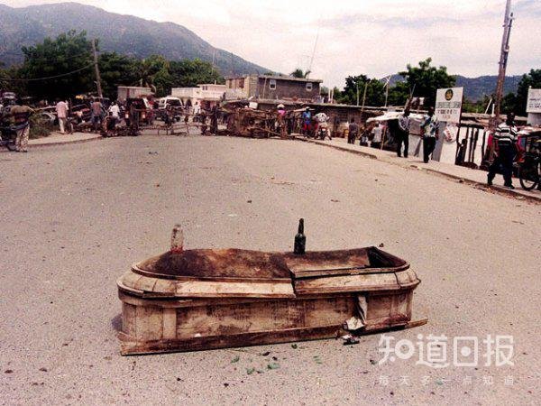 午夜惊奇：海地巫毒活僵尸