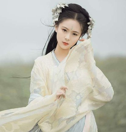 女友娇纵，娇生惯养，现实又拜金，自己条件儿也不差，但想分手又舍不得，女友颜值很高，很舍不得怎么办？