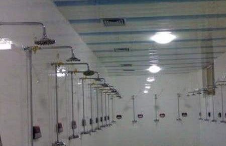 女浴室上的字有歧义，男士误闯后称没走错，此事究竟是谁的过错呢？