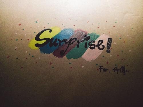 惊喜的英语是什么？