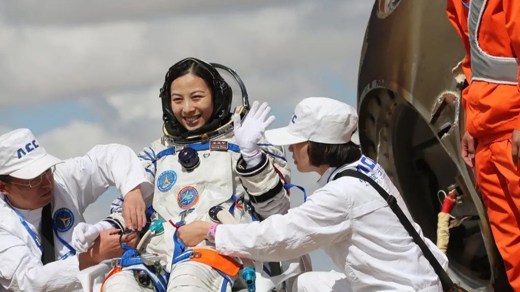 神十三航天员随身携带特殊行李，他们究竟带了什么？