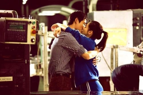 王晓晨吻戏很厉害，能把胡歌亲到吐，演员们拍吻戏时会害羞么？