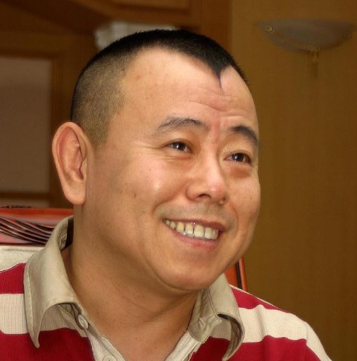 潘长江直播卖酒惹争议，无视反诈警官连麦，网友直呼目无法纪，你怎么看？