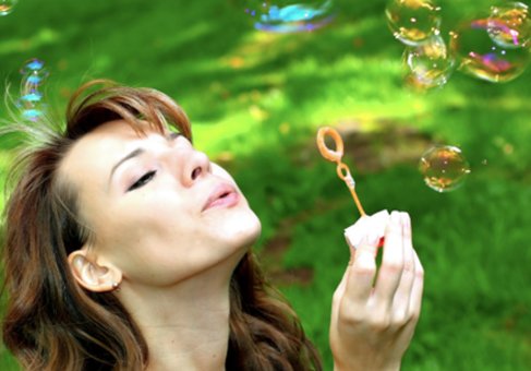 用洗洁精制作泡泡水时，加什么东西能让泡泡吹的更大？