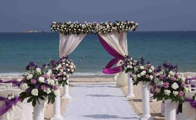 贵州新娘出嫁在婚车上睡着,被新郎拍下可爱瞬间,结个婚为何会感觉这么累?