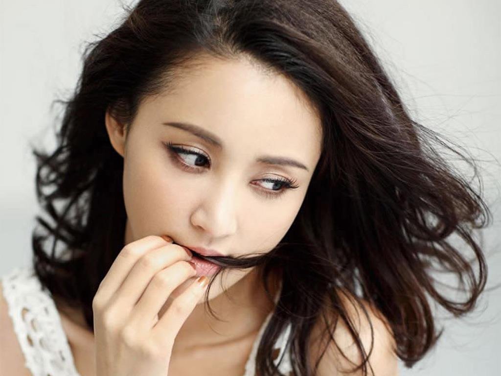 在朋友的婚礼上对新娘一见钟情，3年后挖了朋友墙角高调宣布结婚，他是谁？