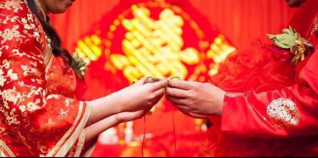 山西一女子新婚回门，下一秒被弟弟拦腰抱起转圈，你如何看待这样的感情？