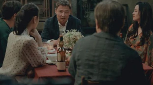 由薛晓路执导,黄渤、贾玲主演的《穿过寒冬拥抱你》,主要剧情内容是什么?