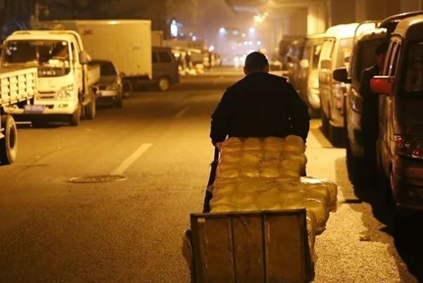 绍兴超市俩摊主感染新冠，他们的流调轨迹为何会让网友心疼？