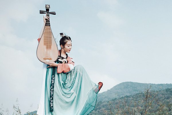 钿头银篦击节碎的意思