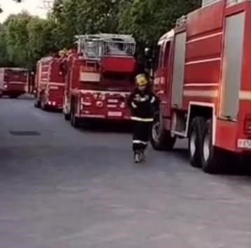 上海一公司原料仓库发生火灾，起火的原因是什么？