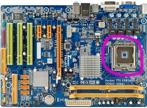 电脑cpu在哪个位置图片