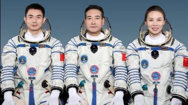 神十三航天员随身携带特殊行李，他们究竟带了什么？