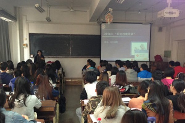 鲍军峰毕业于昆明陆军学院吗