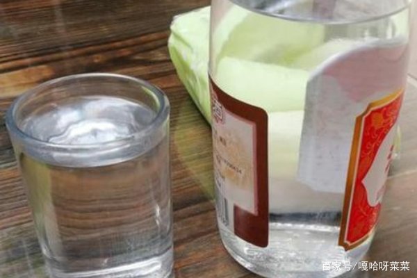 每顿饭老爸都要喝2两白酒，为啥呢？