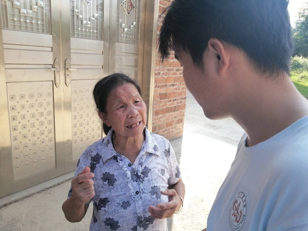 小孙子不肯做作业，湖南一奶奶让其亲身体验“搬砖”生活，当时他有何反应？