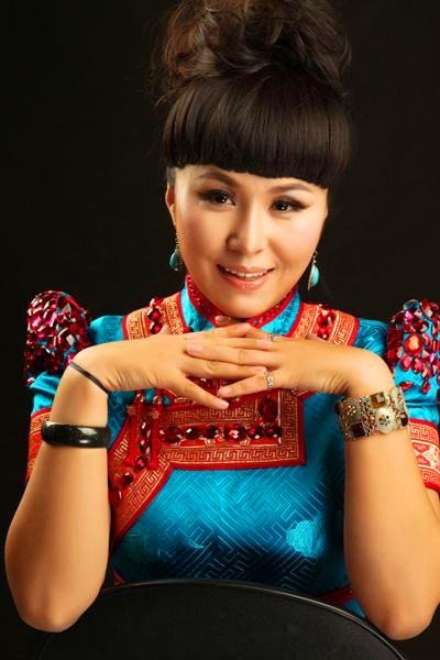 乌兰图雅是乌兰托娅吗？