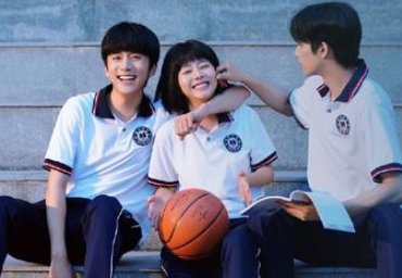 《以家人之名》这部剧的编剧是谁？