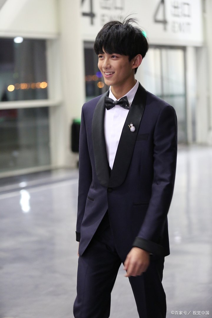 鹿晗和吴磊关系不一般，两人的成长发展都离不开关晓彤，为何这么说？