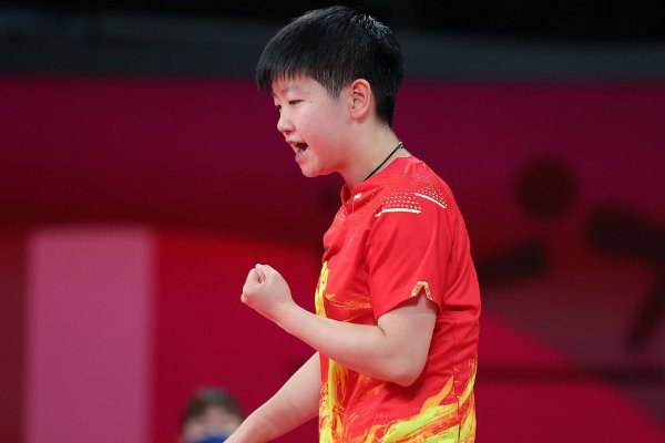 孙颖莎出现时全场的反应