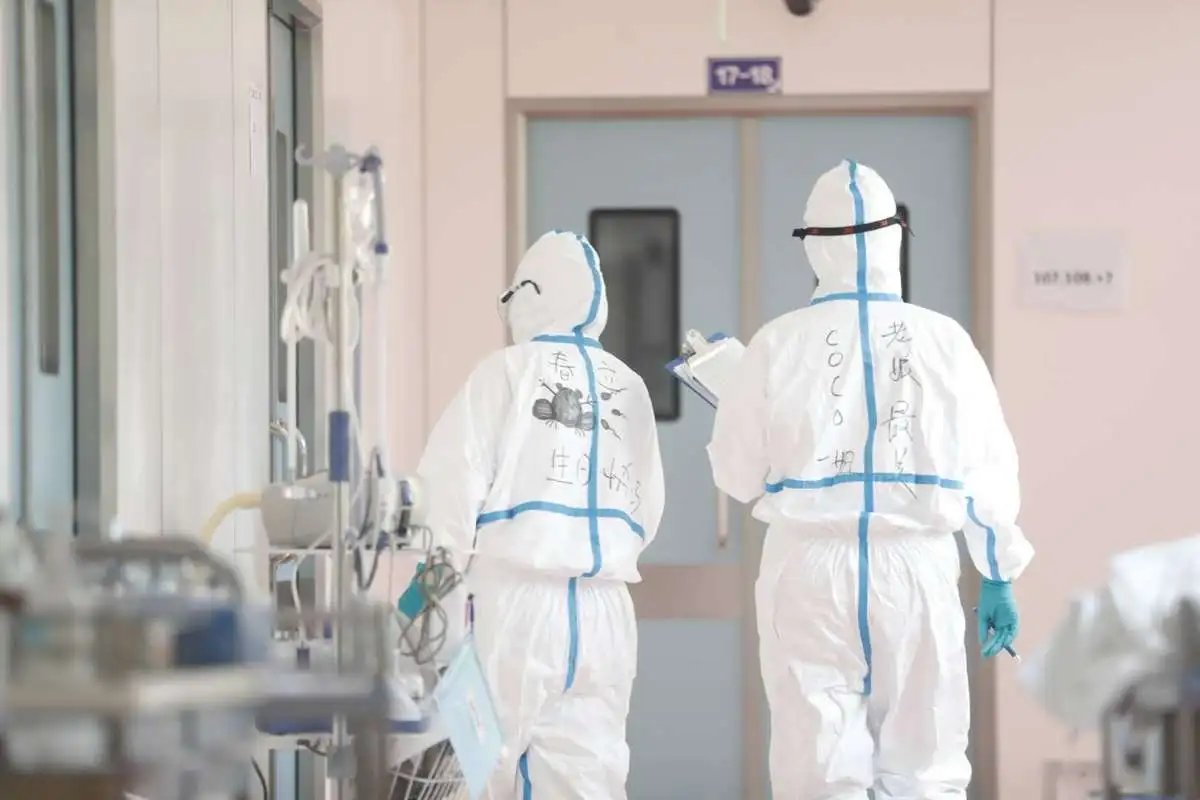 上海现有重型及危重型患者159例，为何老年人出现重症的风险更高？