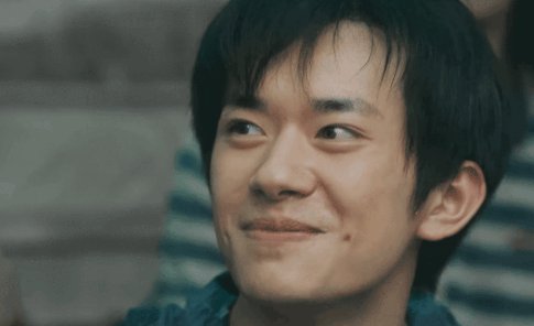 邹敬园晒与易烊千玺合影，千玺的演技有哪些进步？