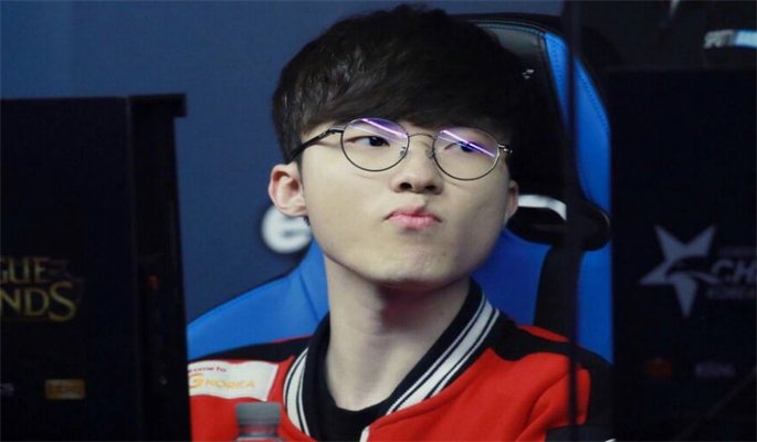 为何Faker在成为“联盟第一人”后没有选择退役？