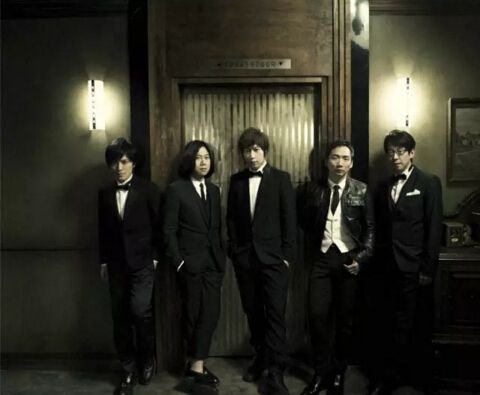 五月天有首歌歌词 世界纷纷攘攘 什么歌