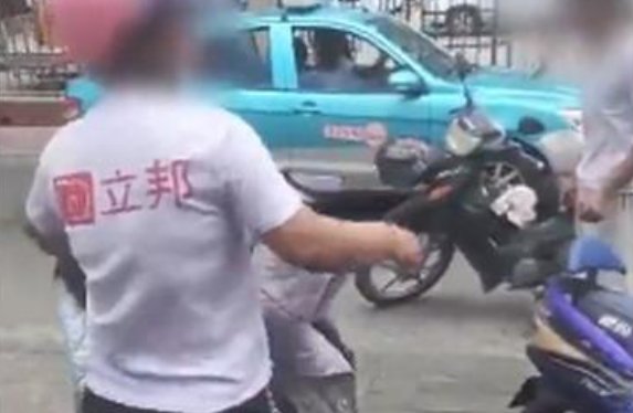 女子捡钱不还称有种别丢，现在竟然还有素质很低的人？