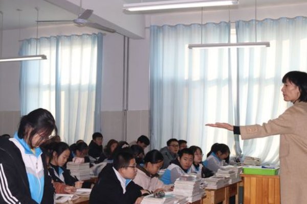 老虎的屁股一一歇后语填空