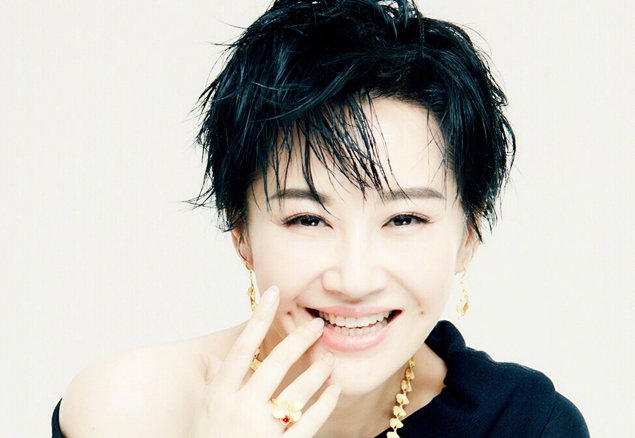 许晴深夜晒的湿发照迷人吗?