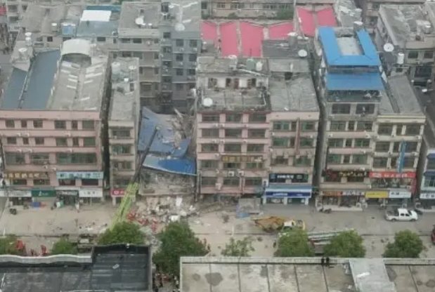 湖南长沙居民自建房倒塌事故,应急救援专家哭了,你是否能理解他的心情?