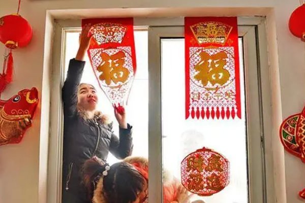 可以提前贴春联吗